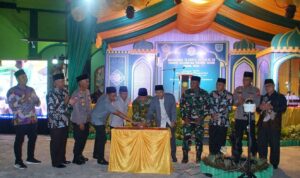 Wakil Bupati Berau, Gamalis, membuka MTQ ke-55 tingkat Kecamatan Tanjung Redeb di halaman Masjid Rayatul Ikhlas, Jumat (10/10/2025).