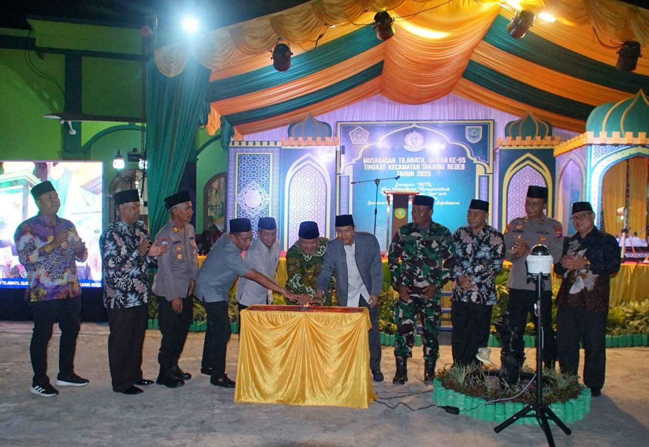 Wakil Bupati Berau, Gamalis, membuka MTQ ke-55 tingkat Kecamatan Tanjung Redeb di halaman Masjid Rayatul Ikhlas, Jumat (10/10/2025).