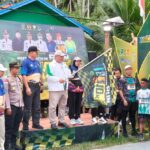 Wakil Bupati Berau, Gamalis, memulai start Run 10K Bidukbiduk 2025, Minggu (2/11/2025).