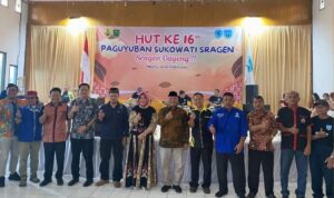 Wakil Bupati Berau, Gamalis, menghadiri peringatan HUT ke-16 Paguyuban Sukowati di gedung Busak Malur, Minggu (26/10/2025).
