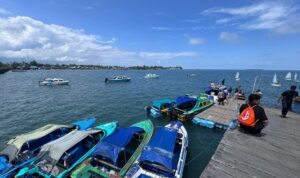 Transportasi laut dengan speedboat menuju Pulau Derawan, Berau.