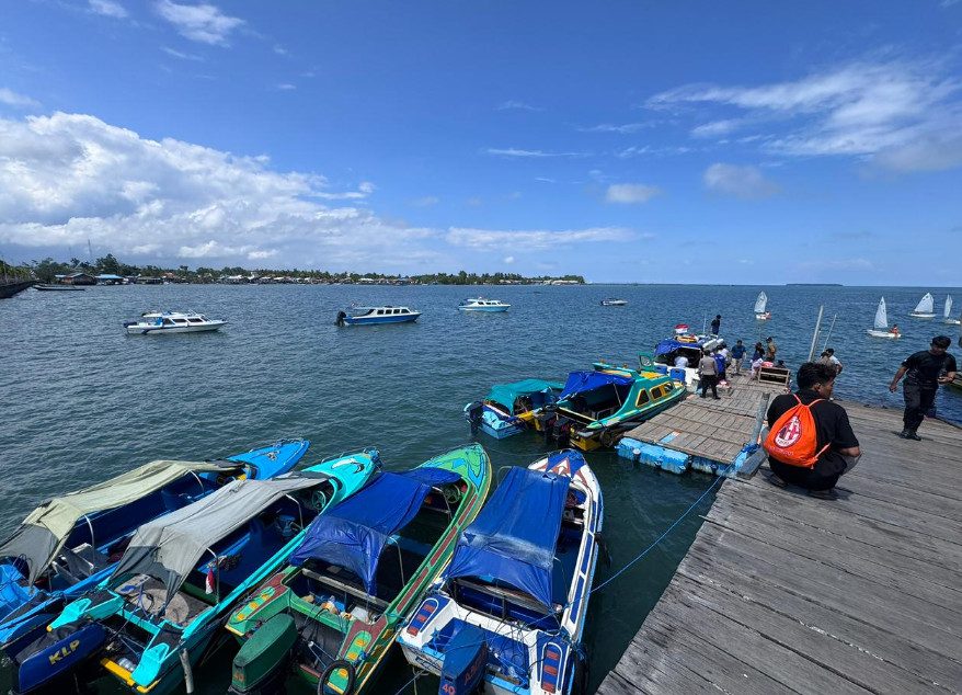 Transportasi laut dengan speedboat menuju Pulau Derawan, Berau.